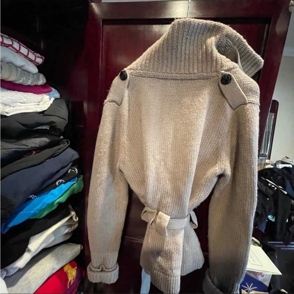 Burberry coat - Picture 2 of 7